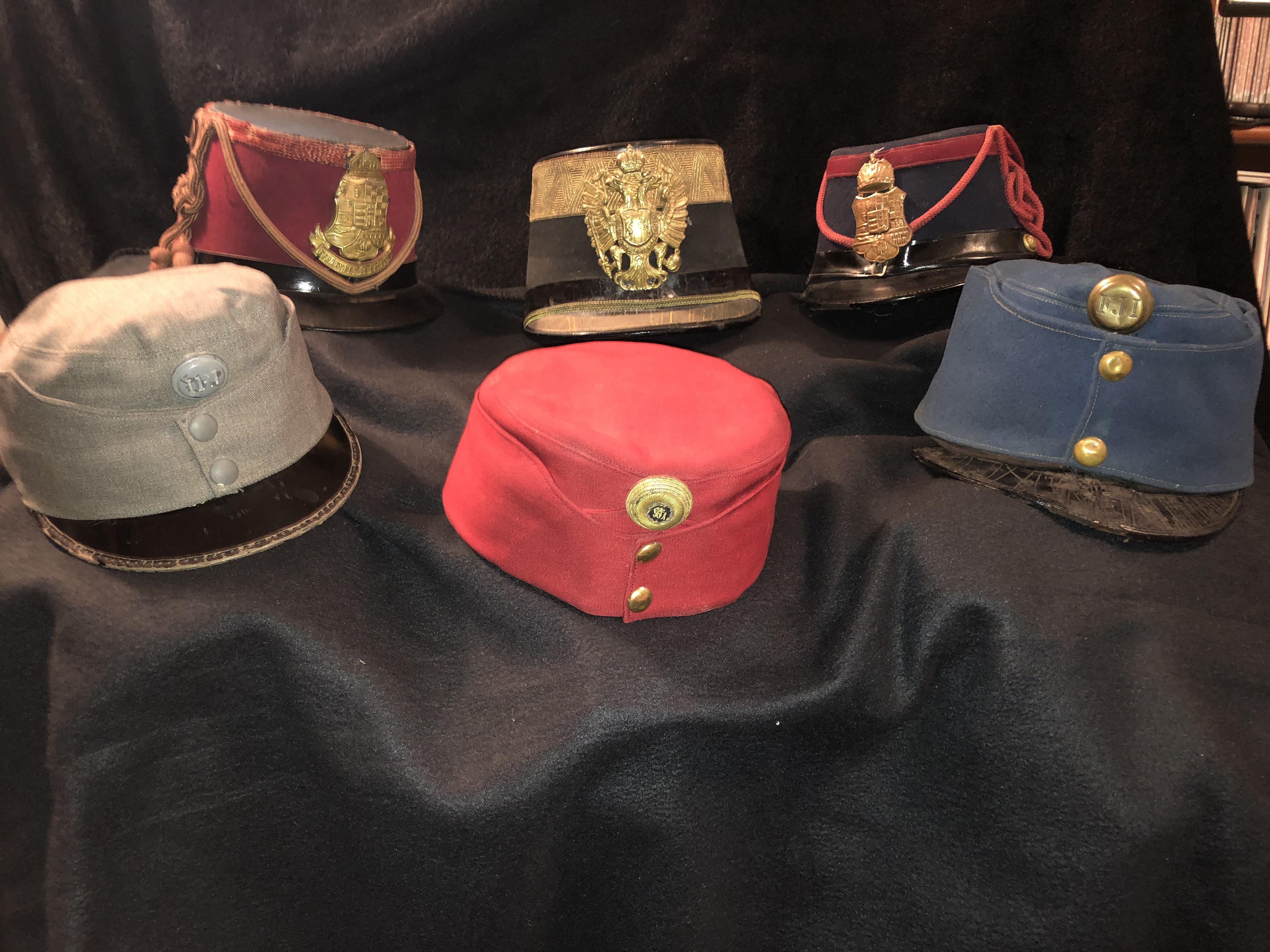 カラフルな帝国時代のオーストリア＝ハンガリー軍の帽子！ : r