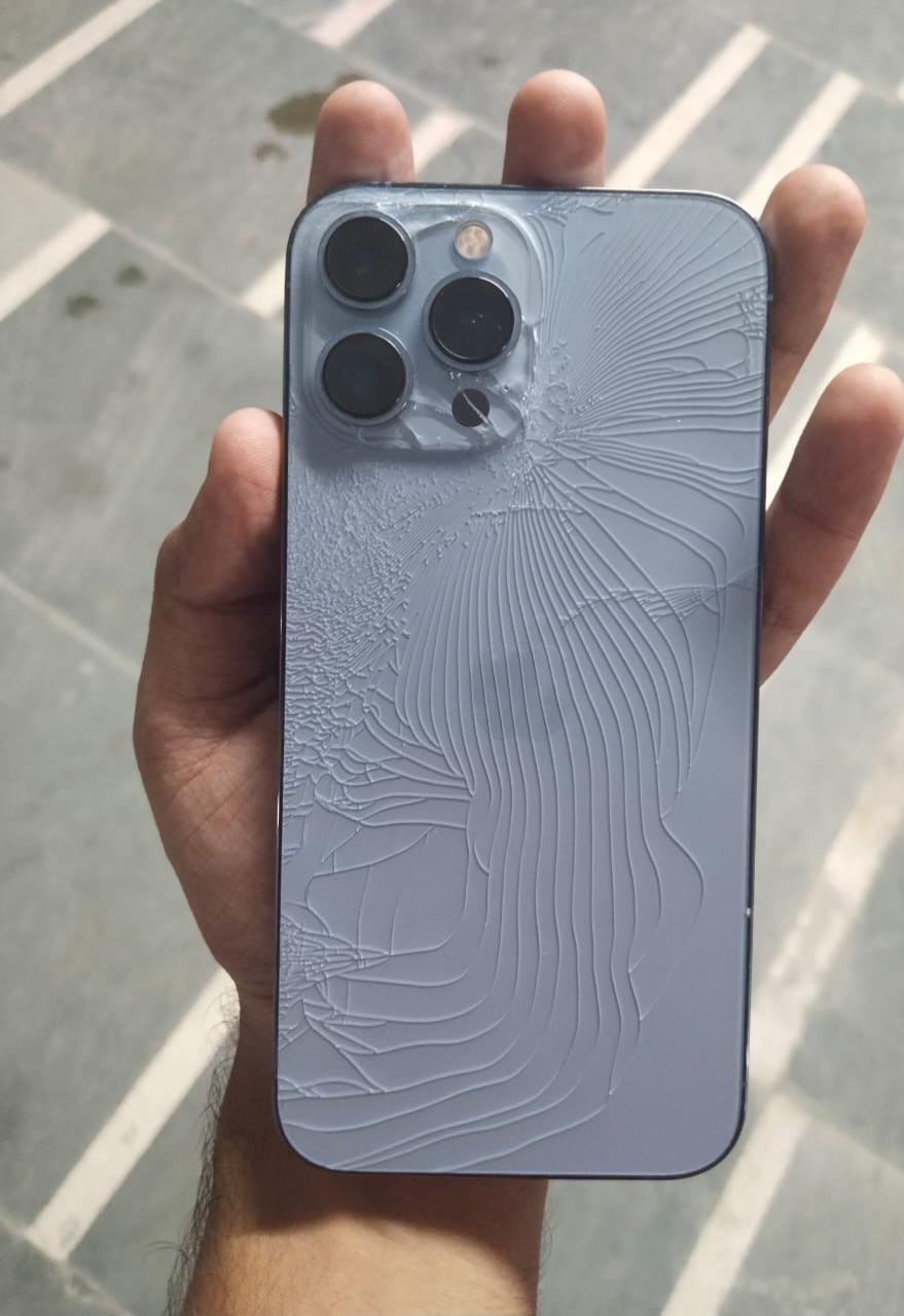 iPhone15 Pro Max 256GB【背面ガラス割り】 iPhone 15 Pro Maxの背面