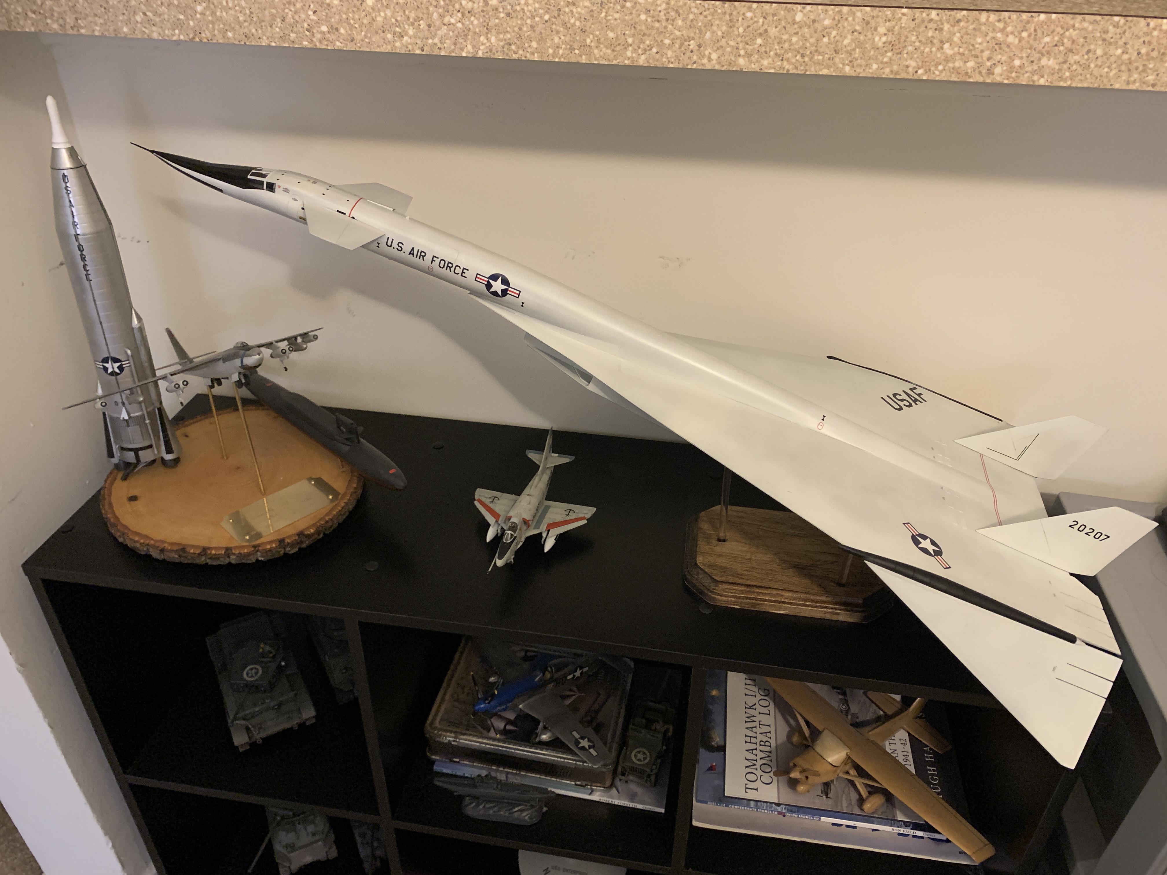 航空機・ヘリコプター ITALERI 1/72 No1282 XB-70 Valkyrie Amazon.com