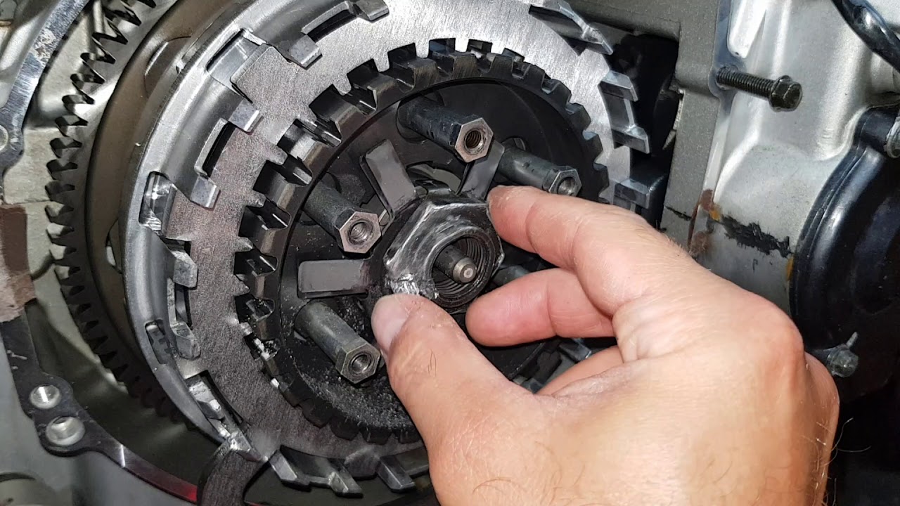 No pain no gain - Kawasaki ZX7R clutch basket nut removal - YouTube