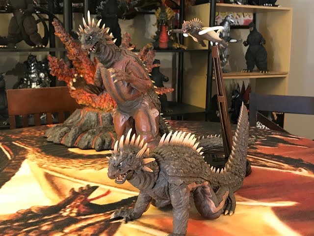 X-Plus Varan 1958 30cm Standard & 25cm Ric Exclusive Double Figure