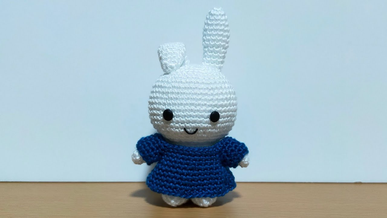 たれ耳うさぎちゃんの編みぐるみの編み方と着脱可能な服の編み方