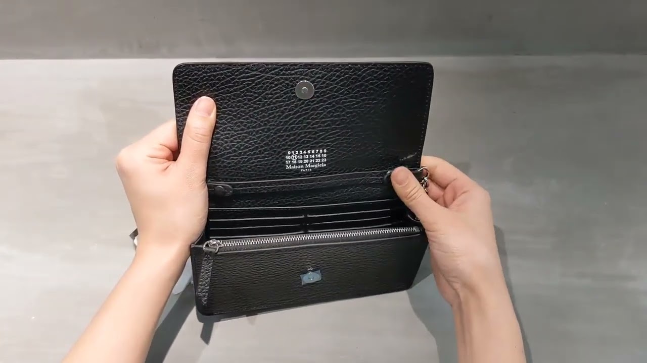 Maison Margiela ラージチェーンウォレット - YouTube