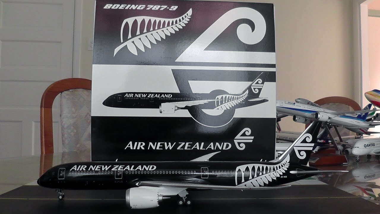 JC Wings 1:200 Air New Zealand 787-9 'All Black' Dreamliner