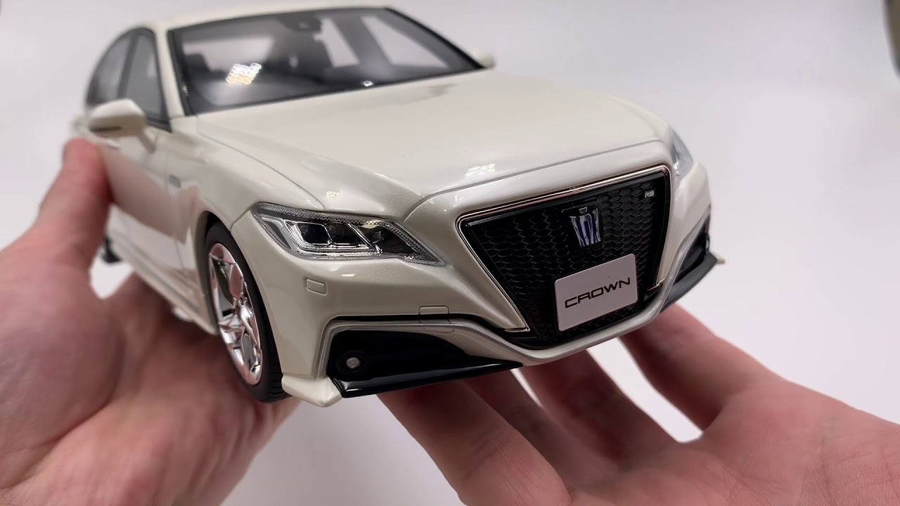 Kyosho 1:18 Toyota Crown RS ADVANCE resin model in White limited