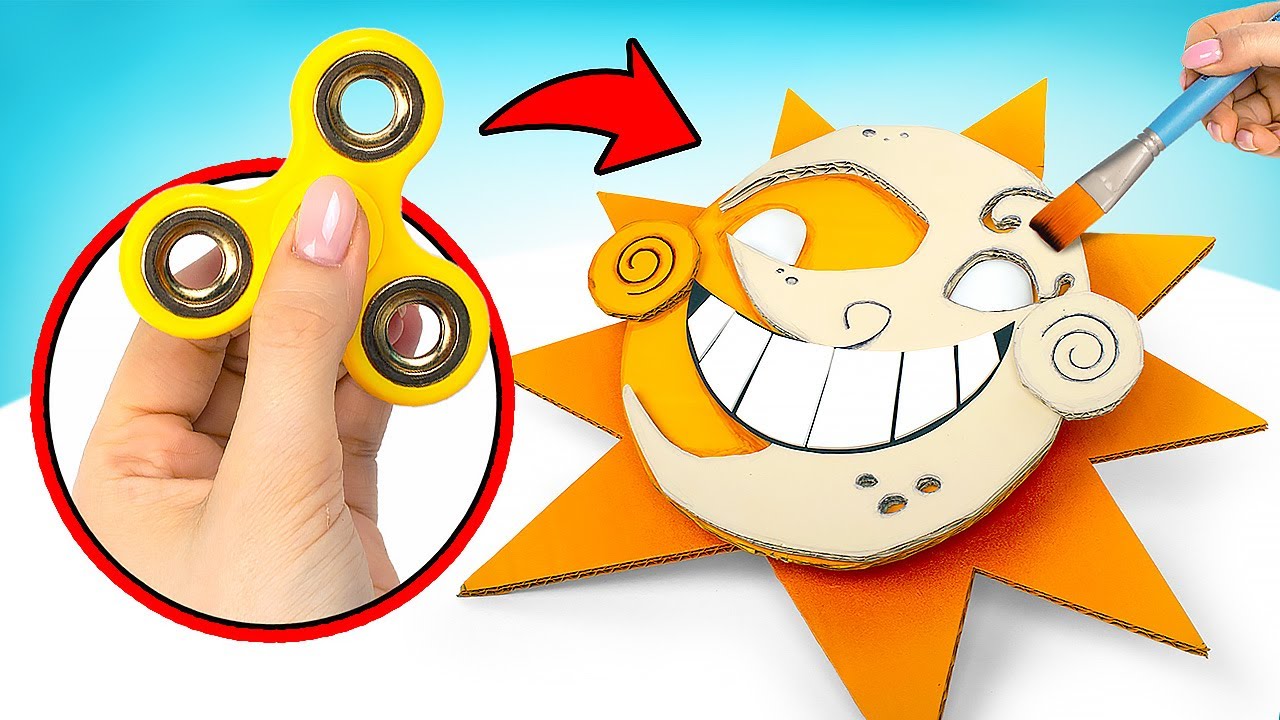 ダンボールと紙でできた 「太陽の門」 オブジェ ダンボールと紙ででき