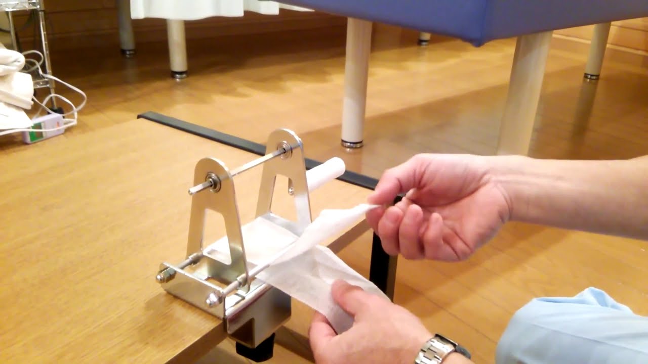 実際に包帯を巻いてみた！ 包帯巻き器 クリアバンテージ - YouTube