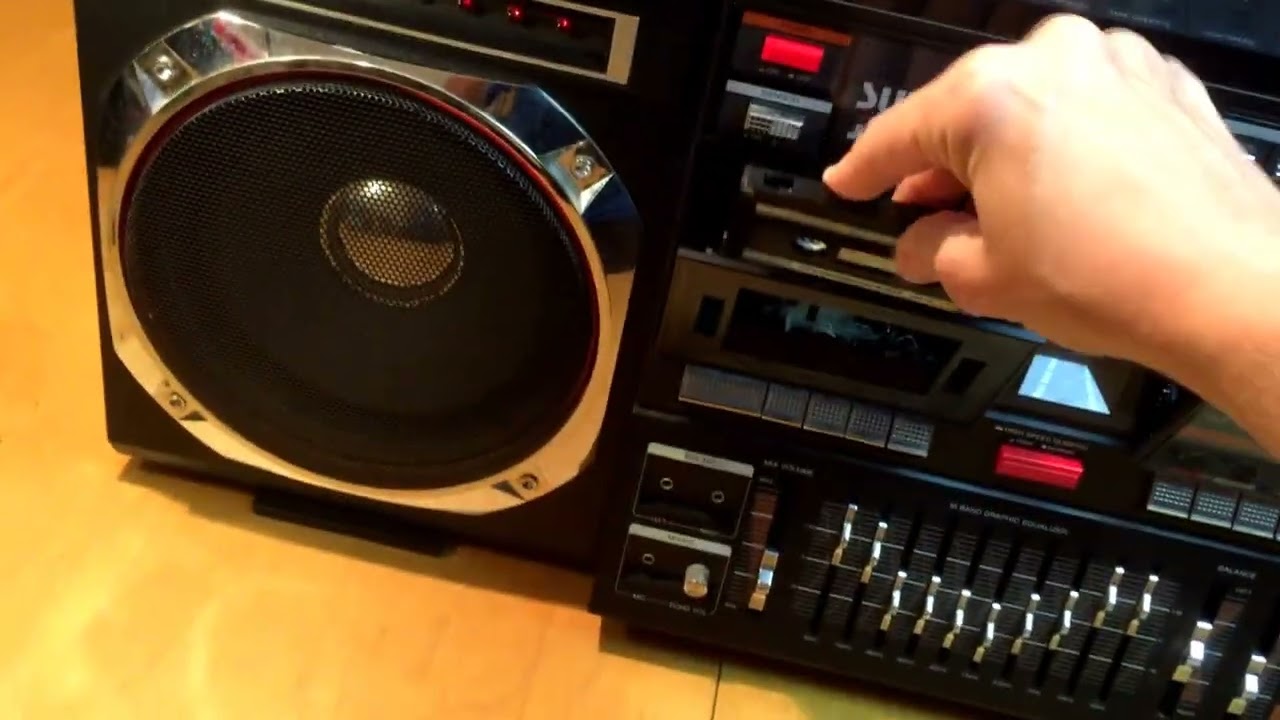 INTERSOUND J-747S BOOMBOX / GHETTOBLASTER (1989) Radio Cassette