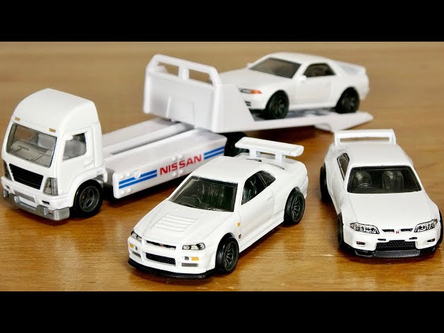 White Tomica-like Hot Wheels Premium Collector Set Skyline