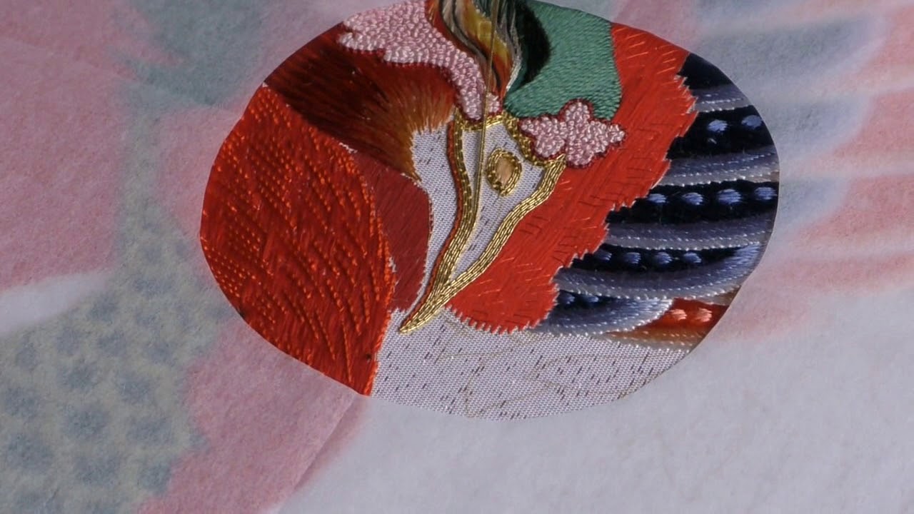 日本刺繍で「鳳凰図」を制作しています - YouTube