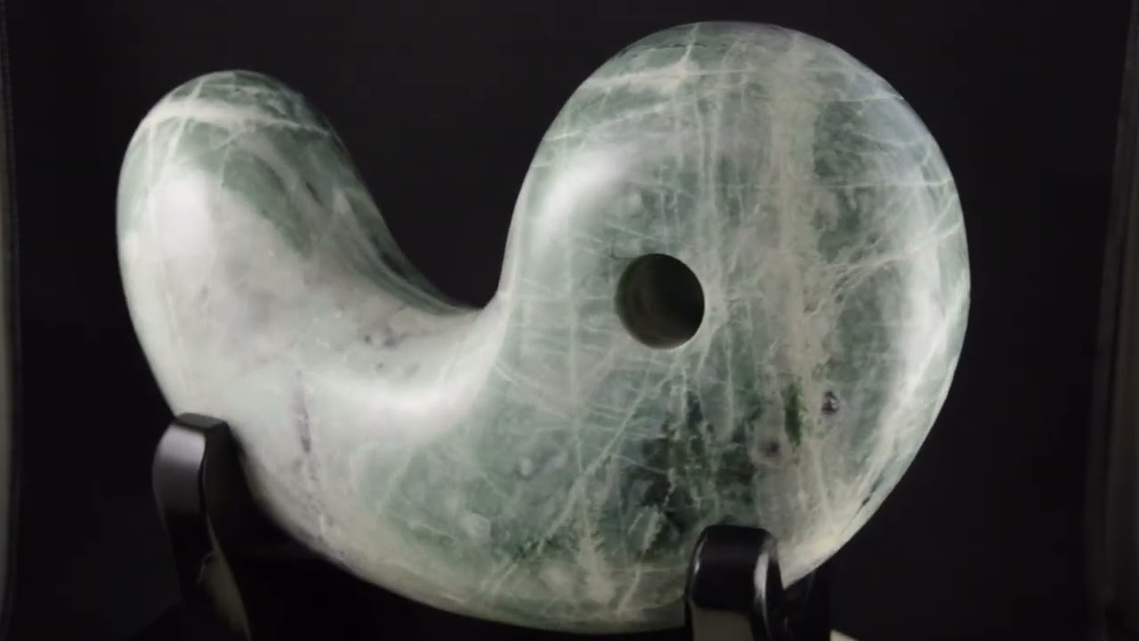 糸魚川産翡翠 特大勾玉 国産翡翠の勾玉販売 天然石原石鉱物結晶