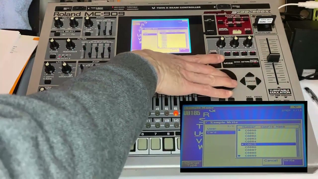 Roland MC-909 Stand - MK Stands Roland MC-909 完動品 メモリ最大 SM付