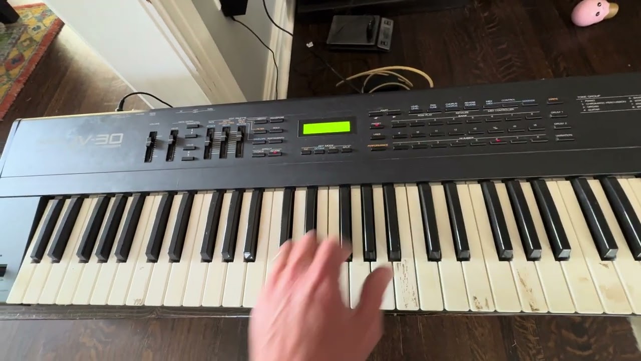 Roland JV-30 16 Part Multi Timbral 61 Note Synthesizer MIJ Japan