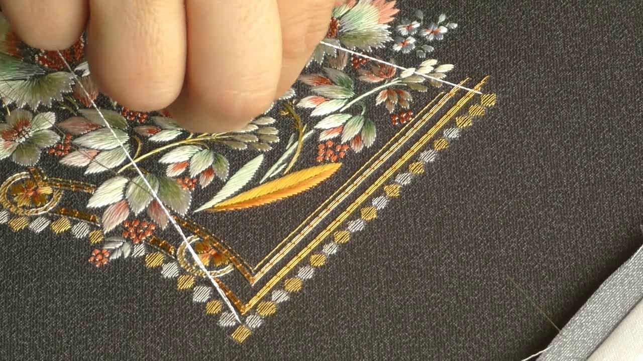 18世紀の西洋刺繍を日本刺繍で表現 - YouTube