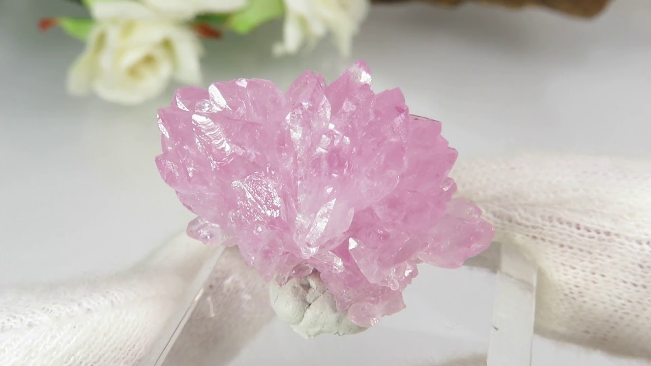 ブラジル ミナスジェライス州産 ローズクォーツの結晶 5.7g - cute stone -