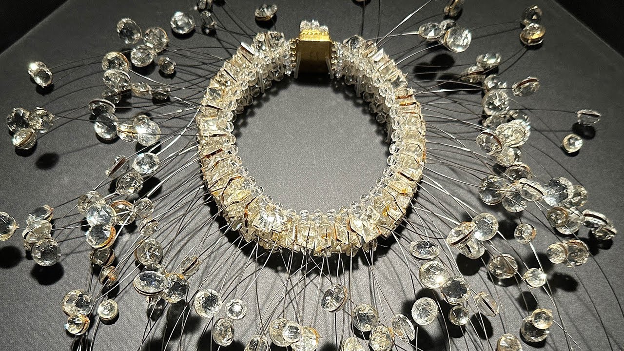 コスチュームジュエリー 美の変革者たち シャネル、スキャパレッリ