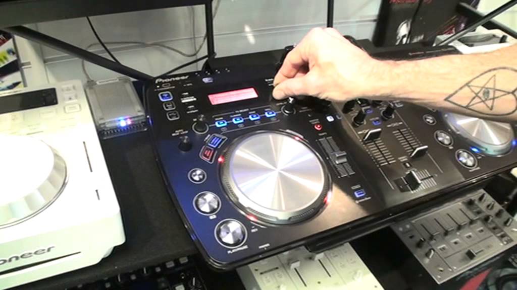 Pioneer XDJ Aero DJ Controller - Demonstration - YouTube