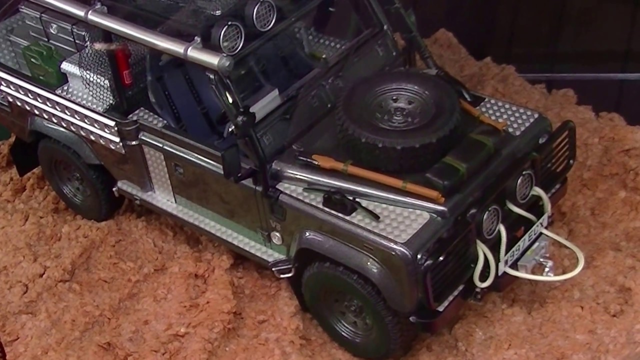 価格変更1/18 京商 ディフェンダー ムービーエディション トゥーム