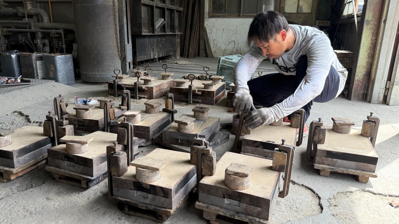 作家物金工師高橋阿子作蝋形鋳銅獅子伏香炉未