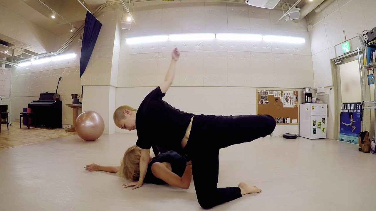 contact improv. コンタクトインプロビゼーションで遊ぶ Danzatakara