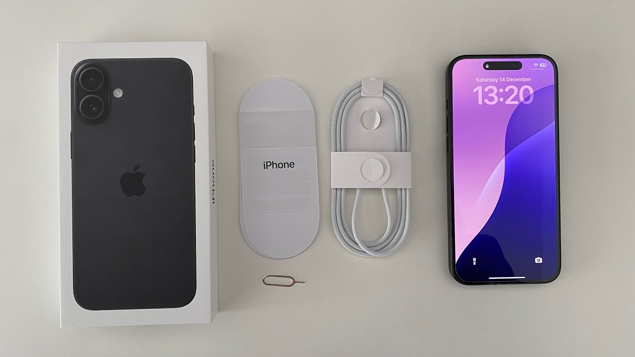 iPhone 16 Plus in Black Unboxing & First Impressions - YouTube