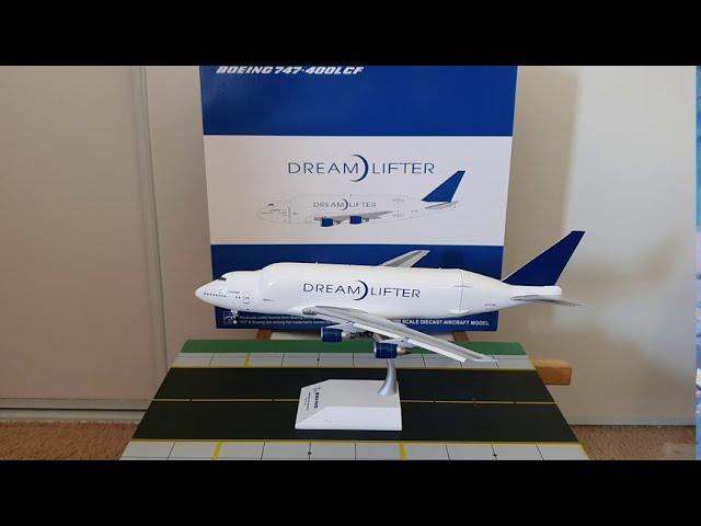 DreamLifter JC Wings 1:200 747-400 LCF (flaps down) review - YouTube