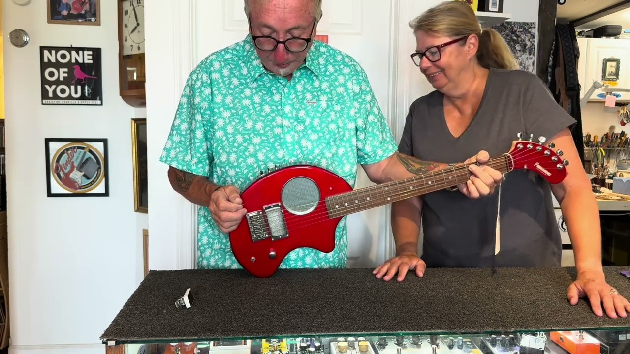 Frantic Feature Fridays - Fernandes Travel Guitar - YouTube