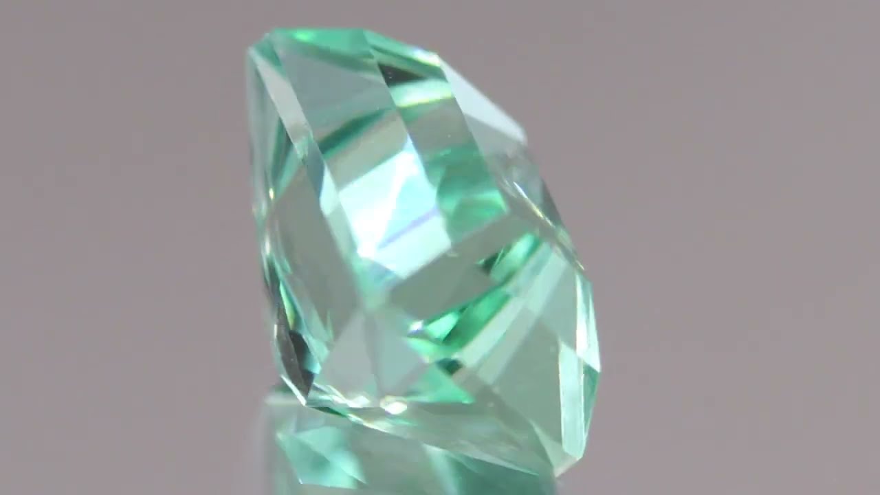 天然グリーンベリル 2.40ct 【ミントカラー】 ナイジェリア 日独鑑別書
