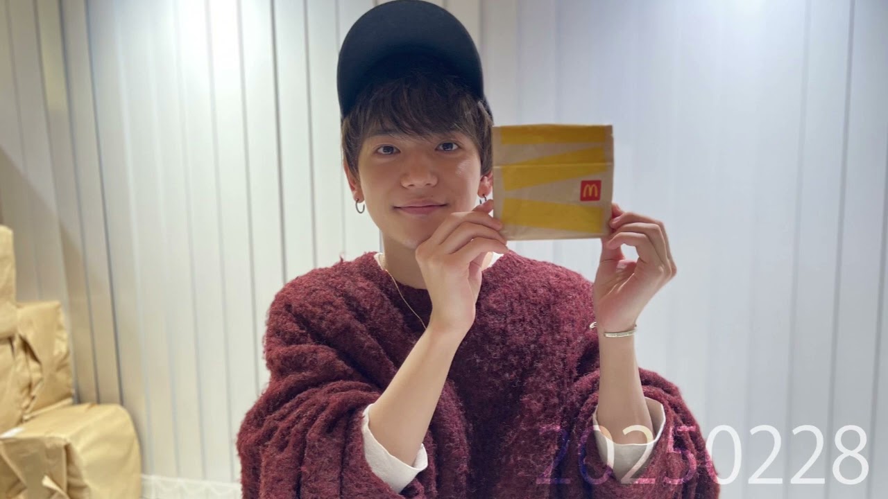 ☆ CRAWLING BUTTERFLY 中島颯太クッション 人気の背景ブルー