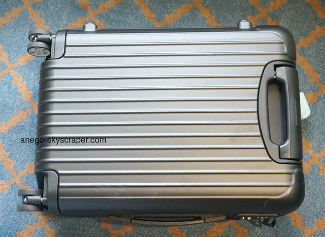 リモワ：サルサの機内持ち込みサイズ（四輪）は、ハンドルがちょっと