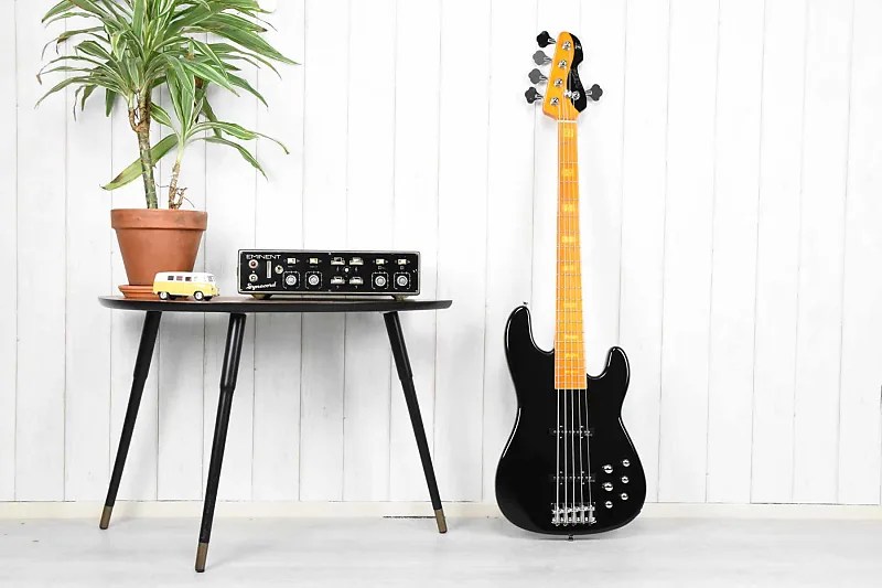 Markbass MB GV5 Gloxy Val MP & F1Navigator BK RW Basses - Bass