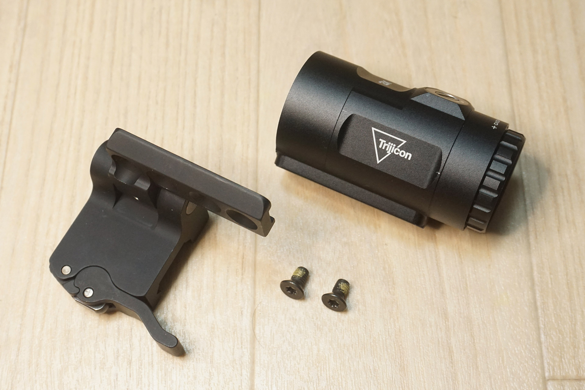 Trijicon製3倍コンパクトマグニファイア Trijicon 3x Magnifier for