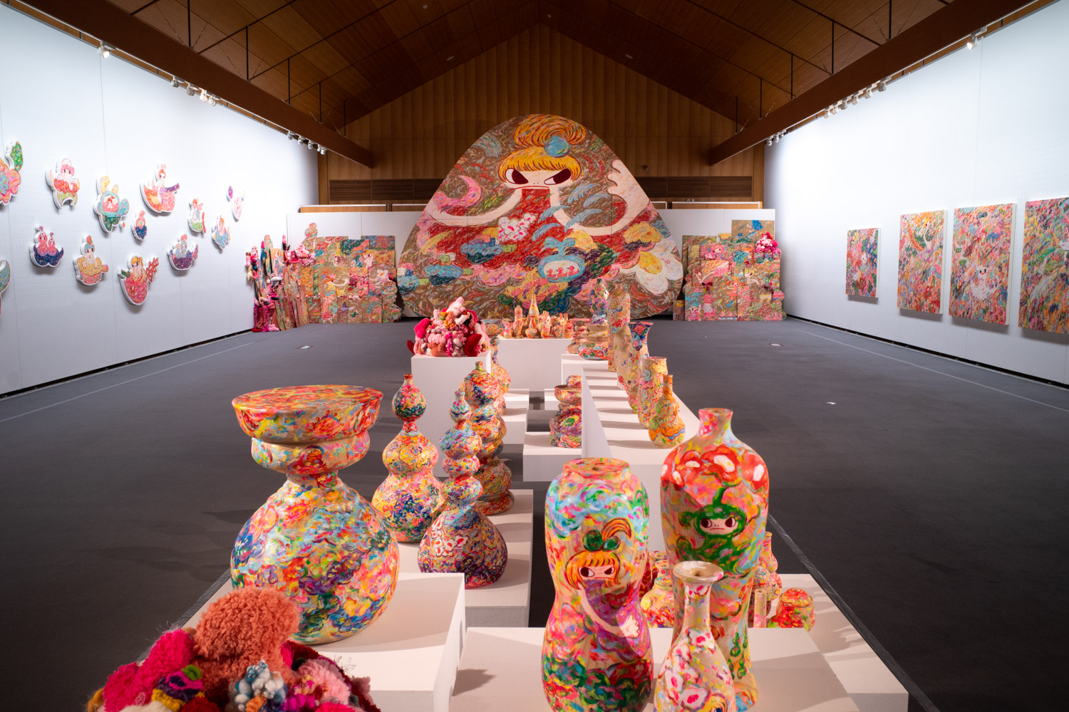 ロッカクアヤコ展】1000部限定ポスターほか〜ミュージアムグッズ展開に