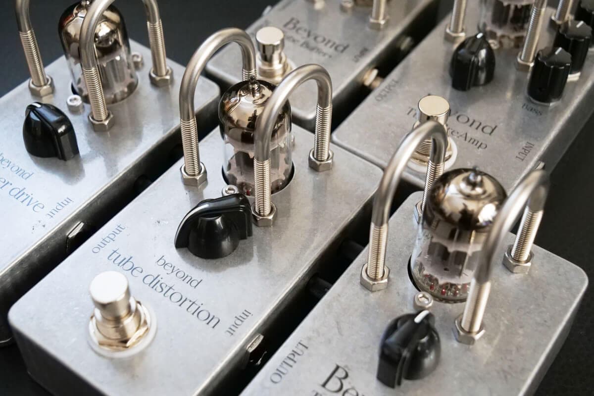 真空管の恩恵》話題のエフェクターブランド「beyond」【エレキギター博士】