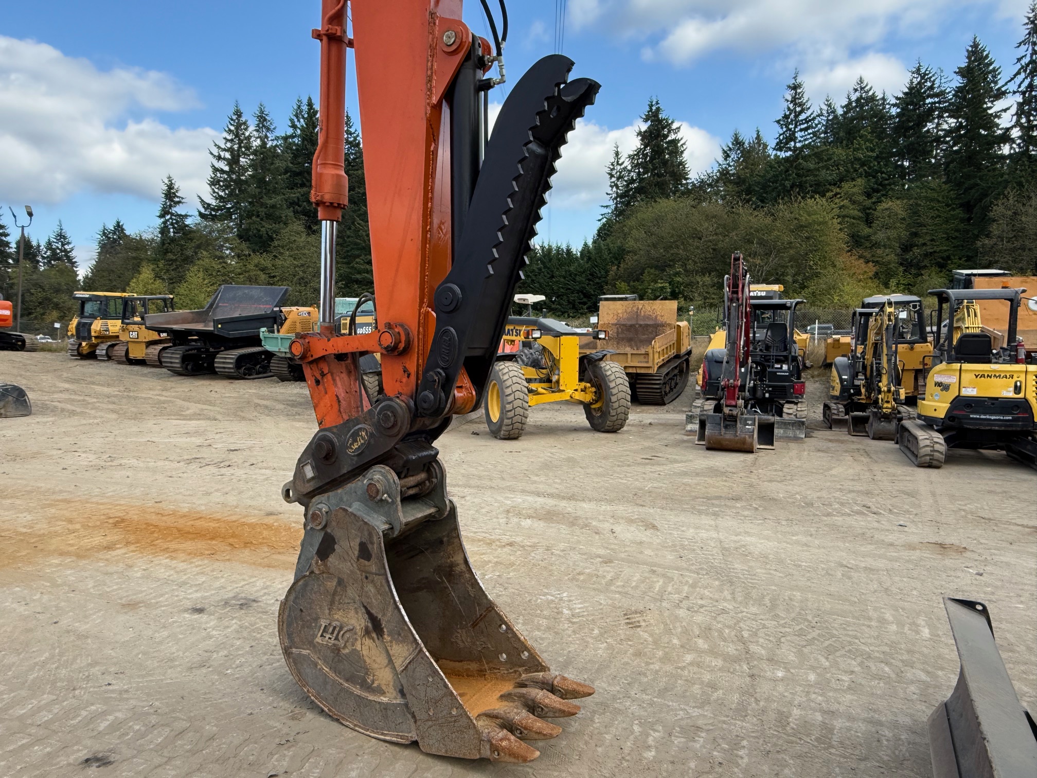 2016 HITACHI ZX135US-5 - Darling Sons Intl