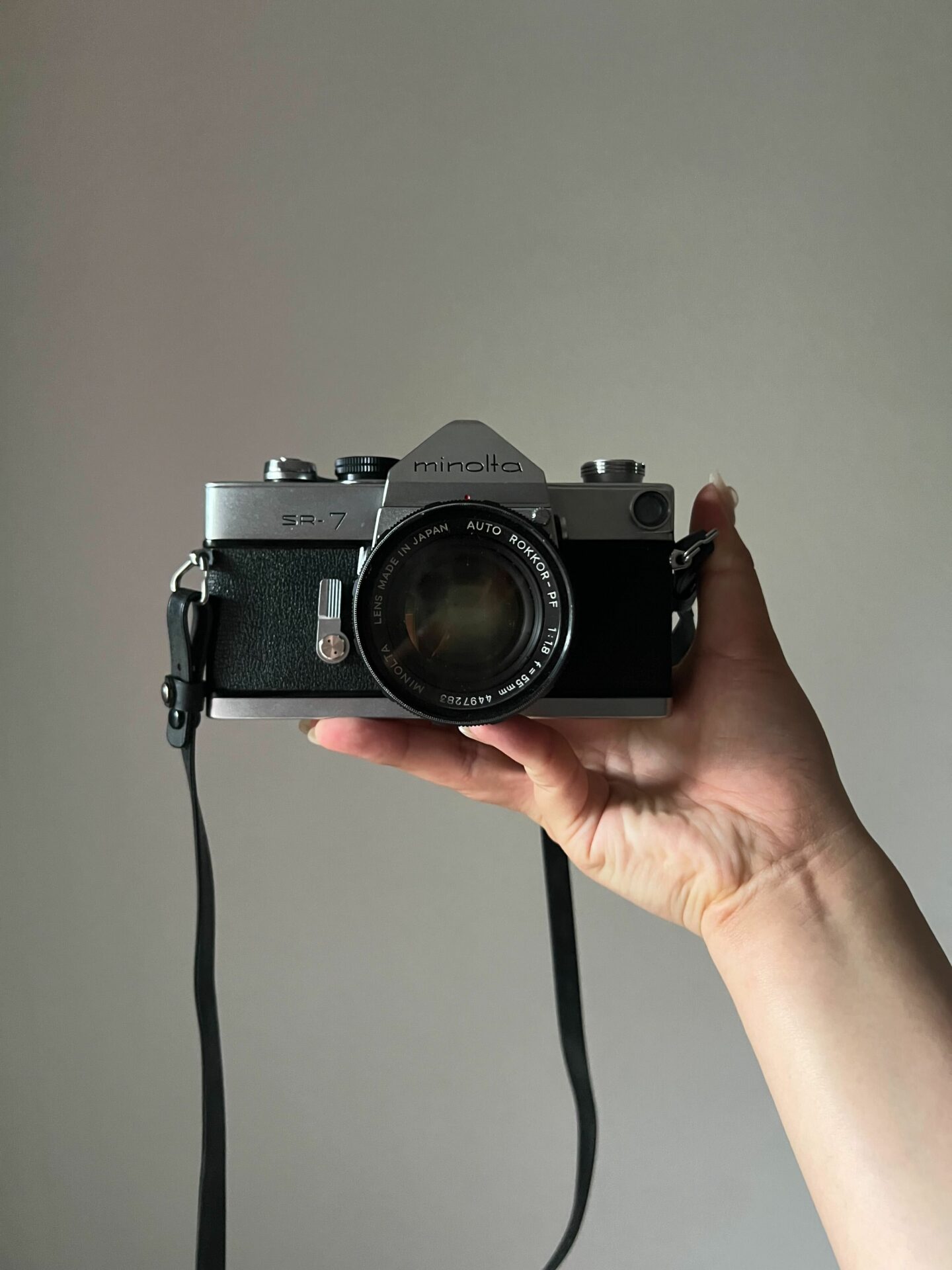 Minolta SR-7 一眼レフカメラとカメラケース Minolta SR-7 一眼レフ