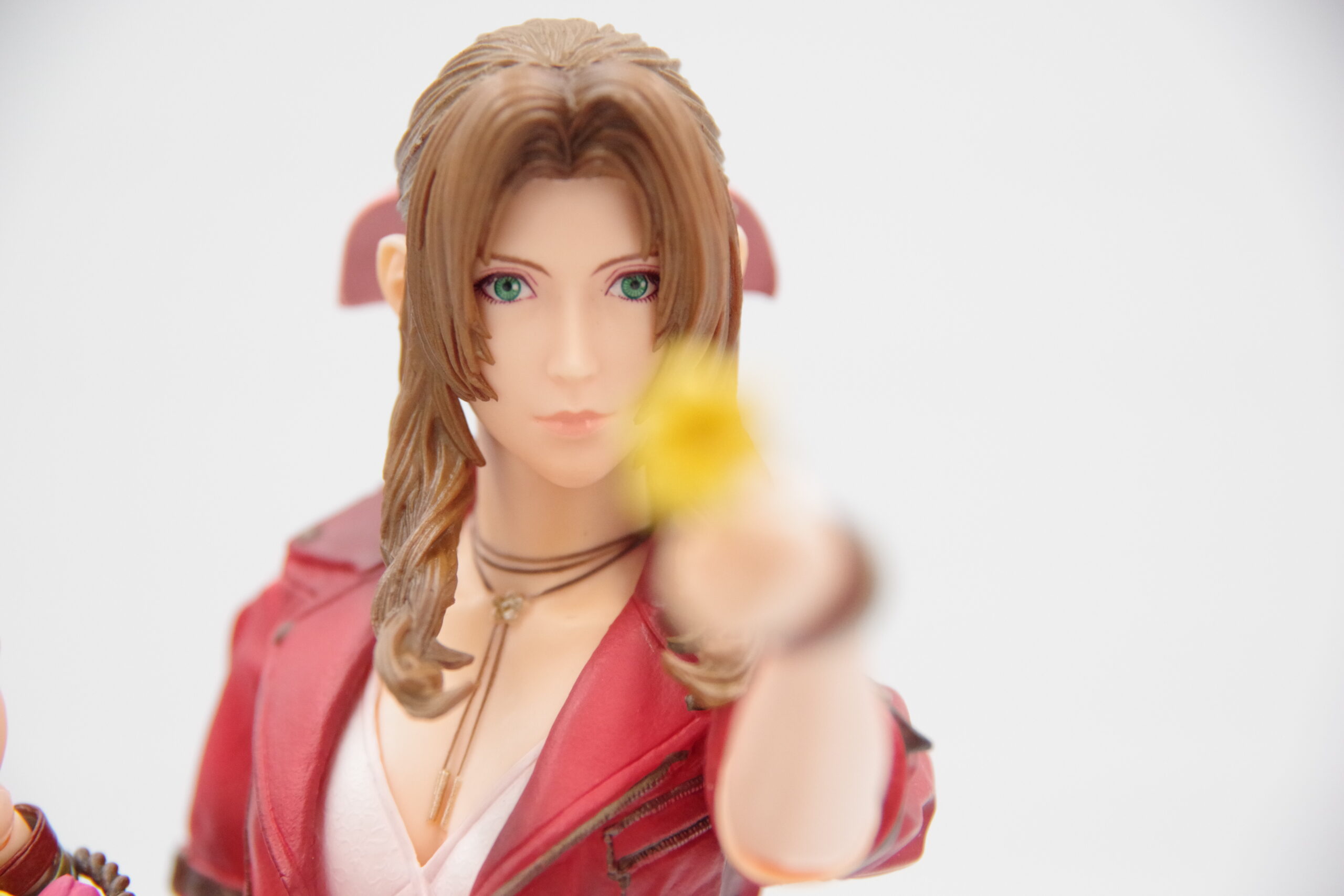 FFVII PLAY ARTS改 エアリス フィギュア Amazon.co.jp: ファイナル