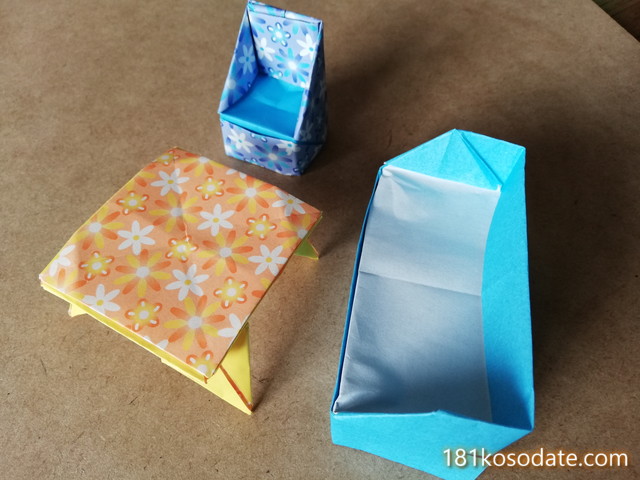 折り紙でソファーの折り方！1枚で簡単な立体のドールハウスの家具 | 私