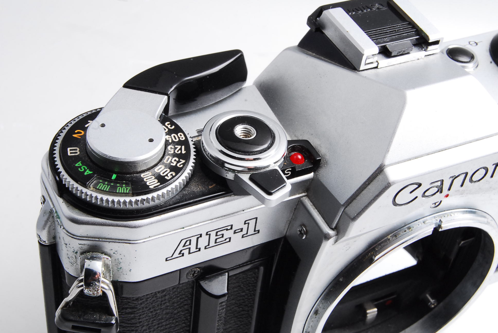 Canon AE-1カメラの基本的な操作方法と各種ダイヤルボタン類の役割