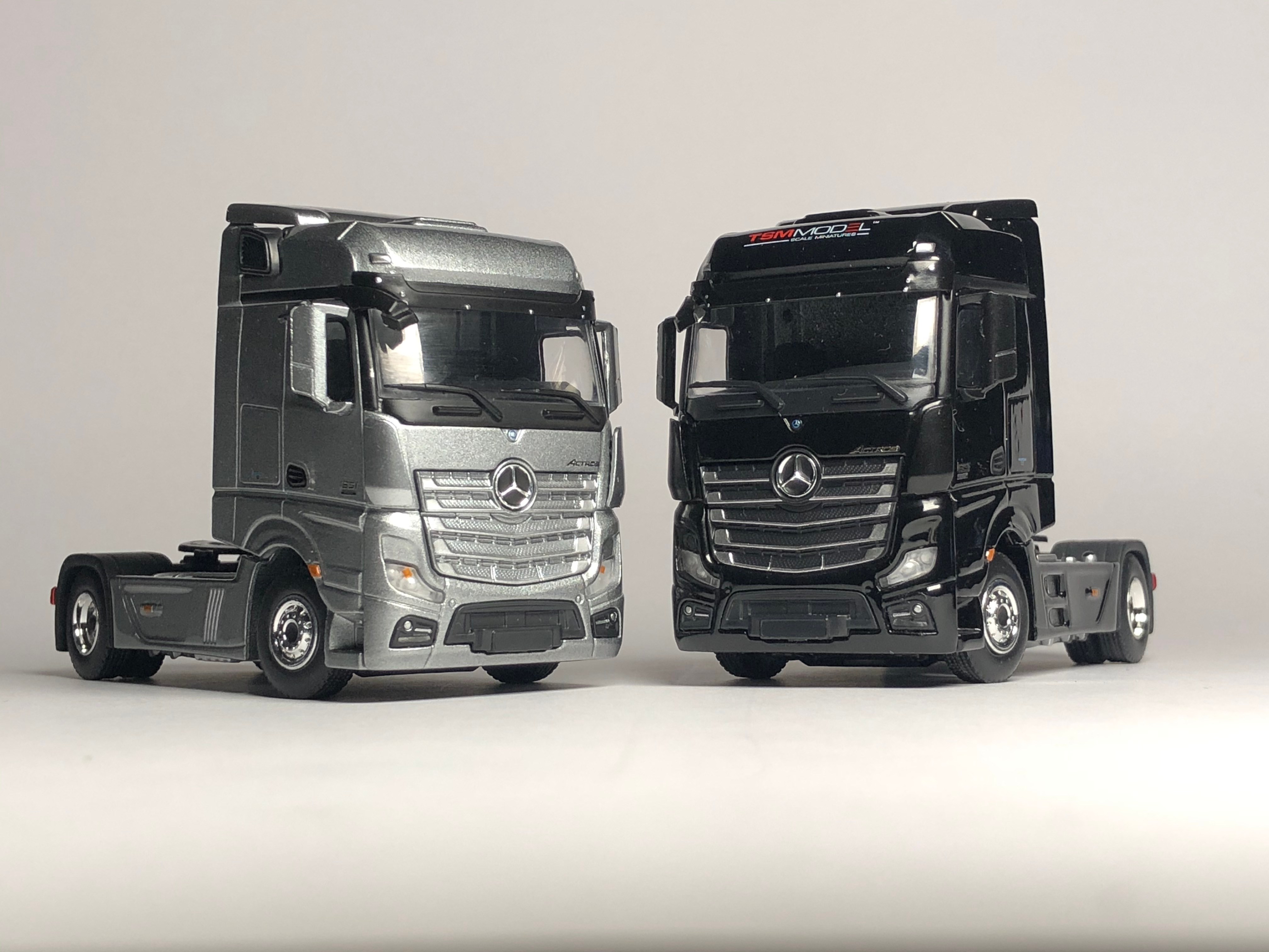 Review of the insane MINI GT Mercedes-Benz Actros with Car Carrier