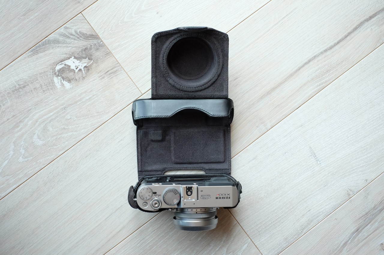 お散歩カメラにもオススメ。富士フイルム X100F『専用レザーケース』が