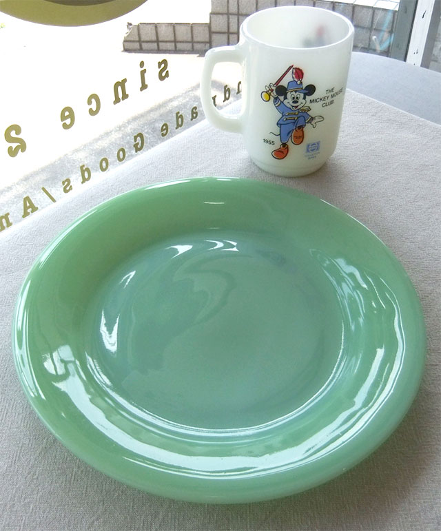 Fire-king ジェダイのディナープレートは前期モデルと後期モデルで