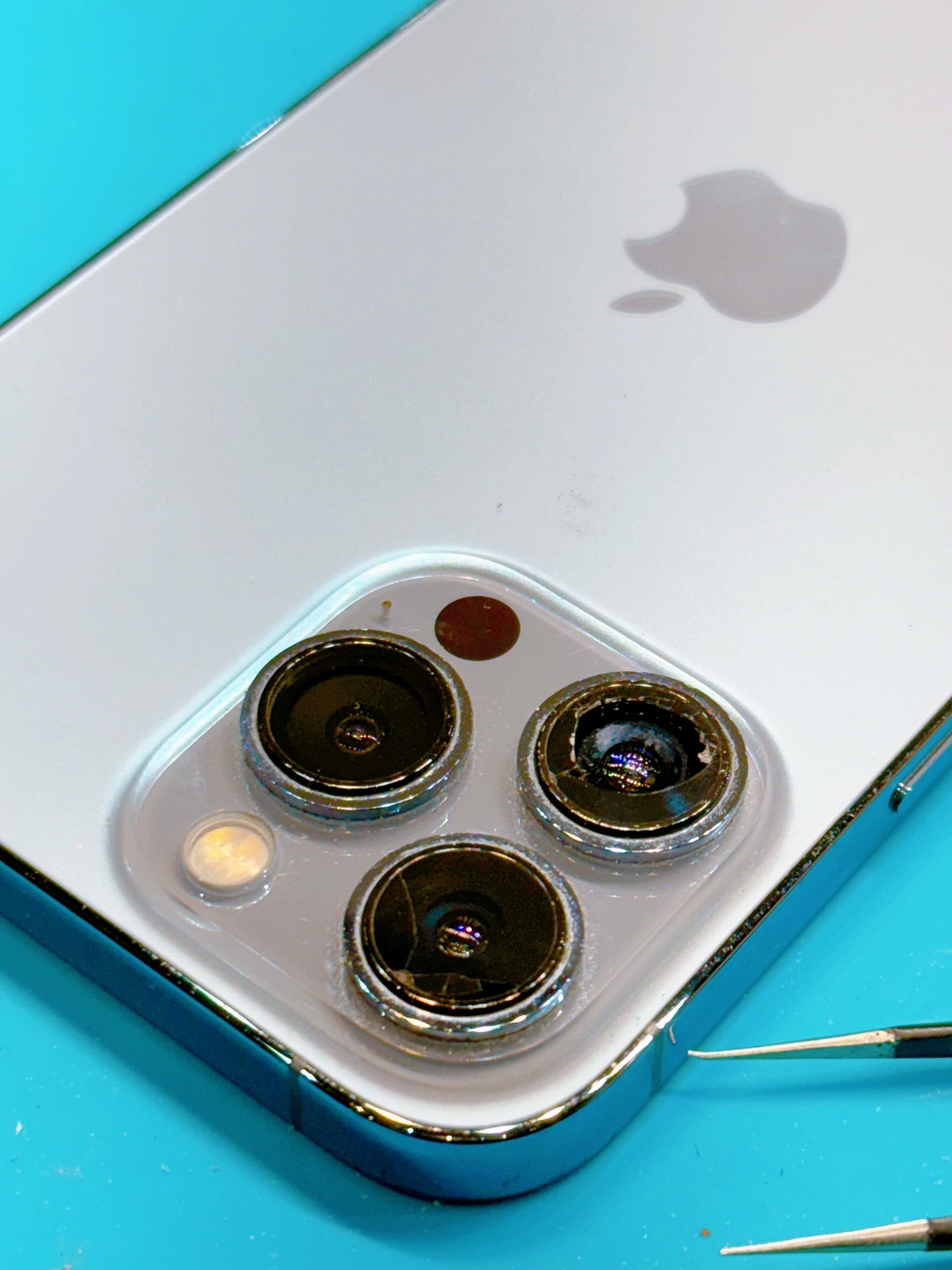 赤池店】iPhone13ProMaxの 広角レンズと望遠レンズ割れ【みよし市みな