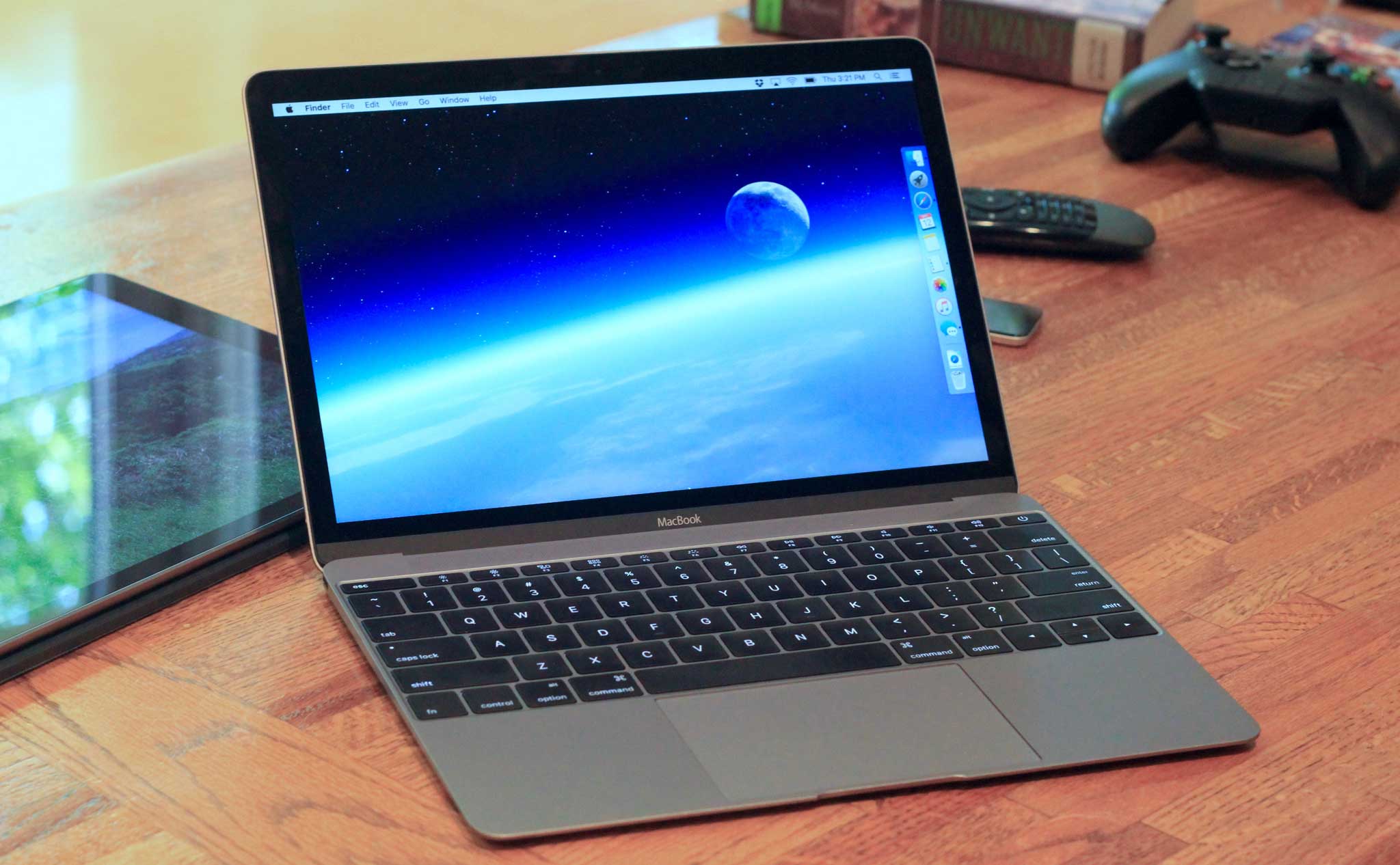 2016 MacBook review: A laptop with a point of view – Six Colors