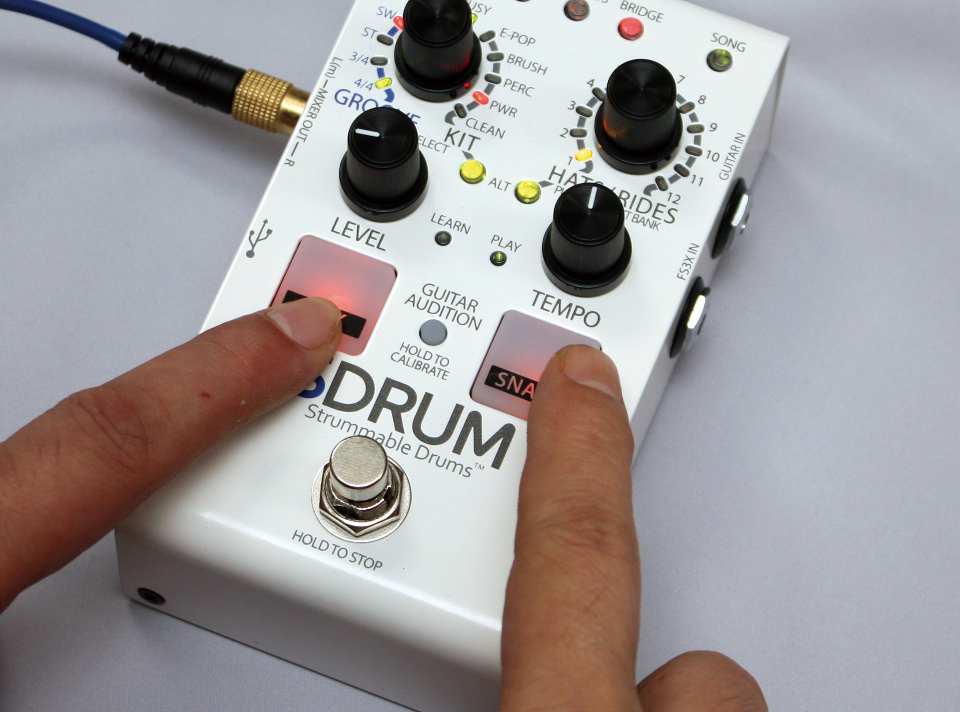 CYNTIAが未来型ドラム・マシンを試奏！