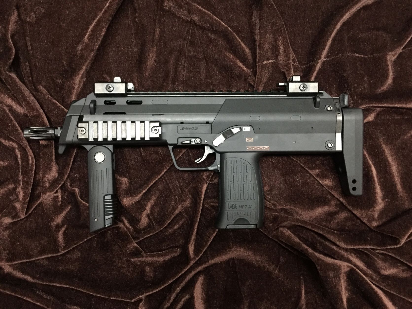 東京マルイ 電動ガンMP7A1 aor1 デジタル迷彩塗装カスタム seals風