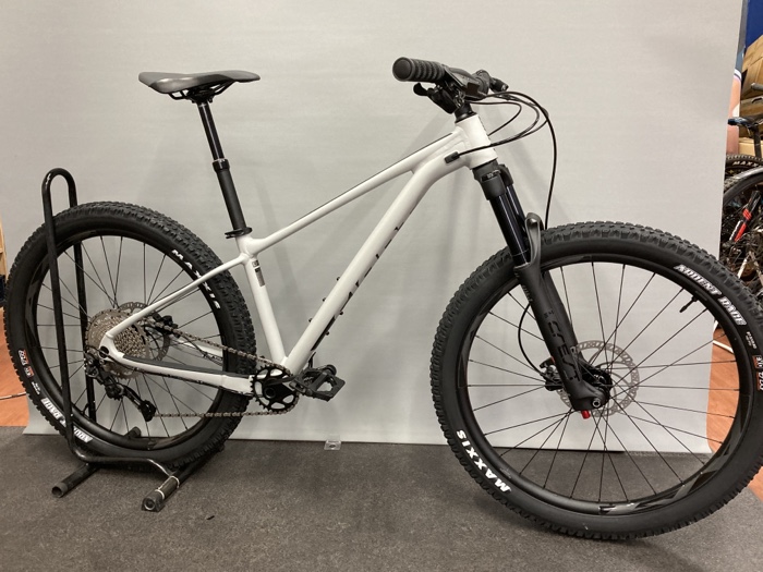 自転車本体 2025 GIANT FATHOM2 M 自転車本体 2025 GIANT FATHOM2 M