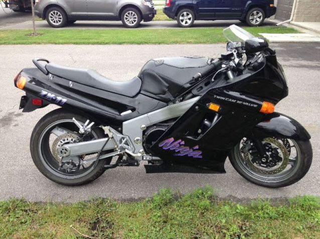In Canada – 1990 Kawasaki Ninja ZX-11 | Bike-urious