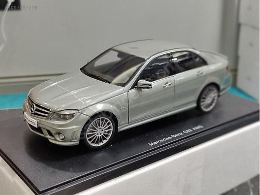 AUTOart メルセデス・ベンツ C63 AMG 1:18