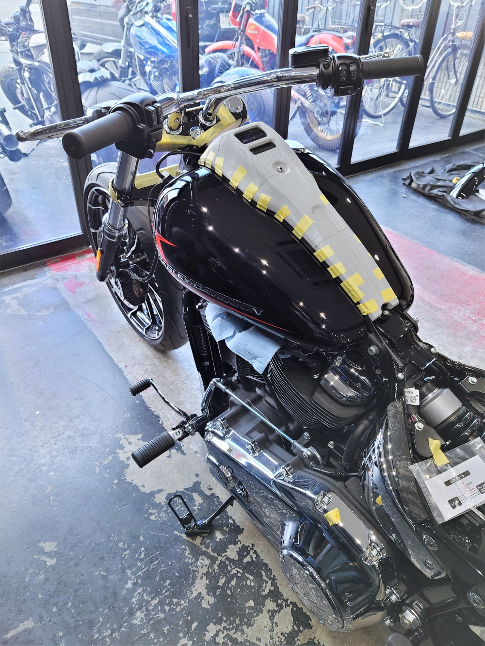 ブレイクアウト117 マットブラックタンク18,9㍑ 画像 No.9/25